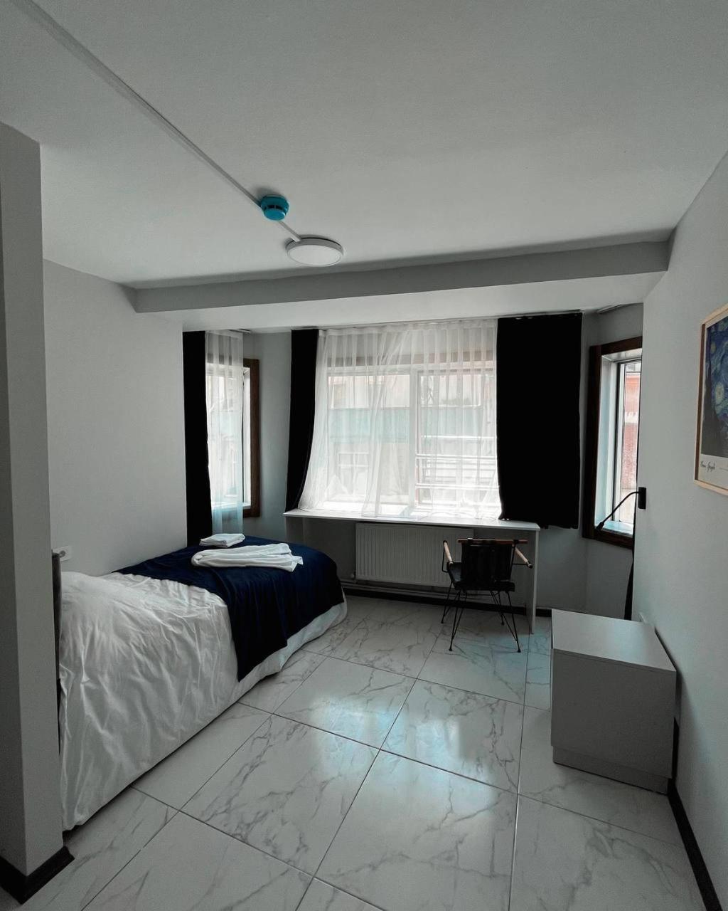 In A Digital Nomad House 107 * Istambul